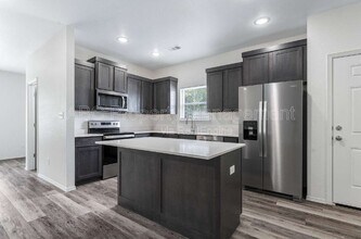 Building Photo - 955 S Benchmark Ln