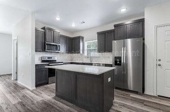 Building Photo - 955 S Benchmark Ln