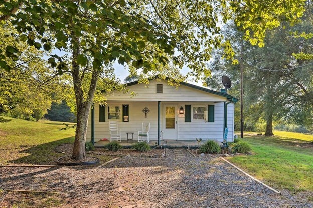 Adorable home is all for you, quiet area - 8562 Jc Rd