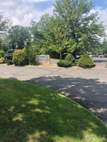 Foto del edificio - 130 Longfield Ct