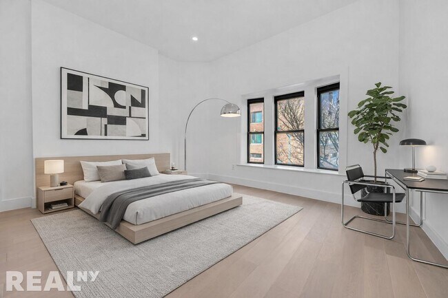 Foto del edificio - 704 Eighth Avenue