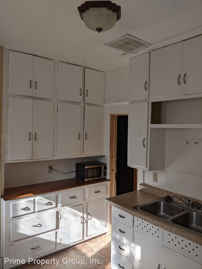 Foto del edificio - 6 br, 2 bath House - 709 W Illinois