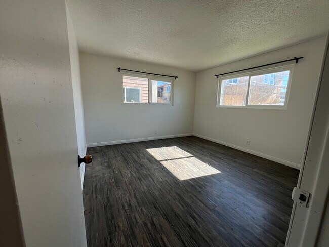 Foto del edificio - 420 E Pleasant Valley Rd