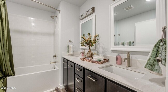 Building Photo - 11850 W Fillmore St