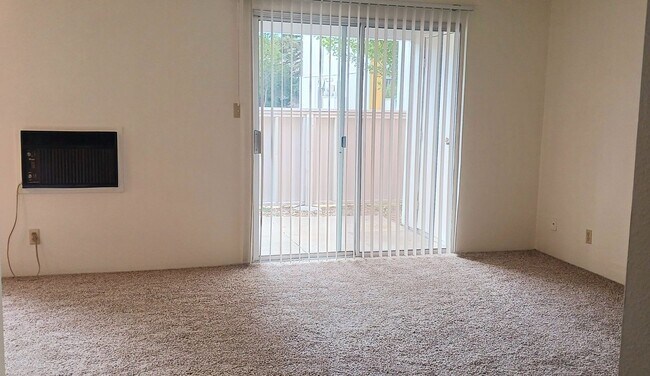 Foto del edificio - One bedroom ground floor unit