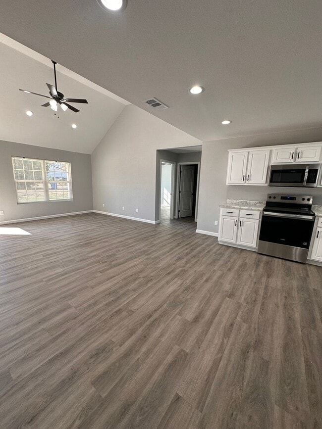 Building Photo - 3 Bed 2 Bath New Construction Home