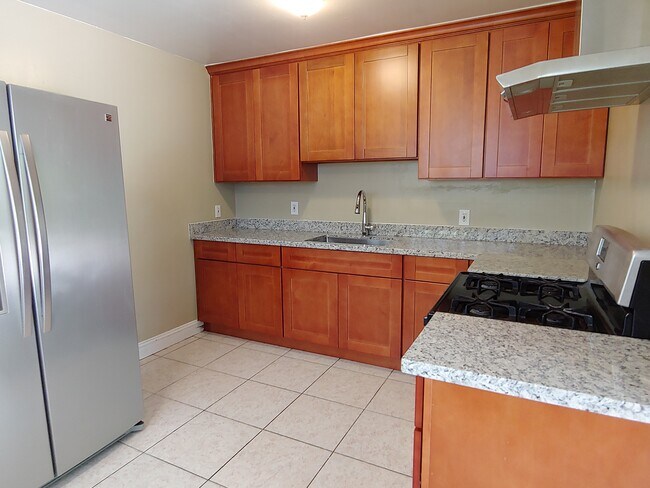 Photo - 996 S 7th St Apartments