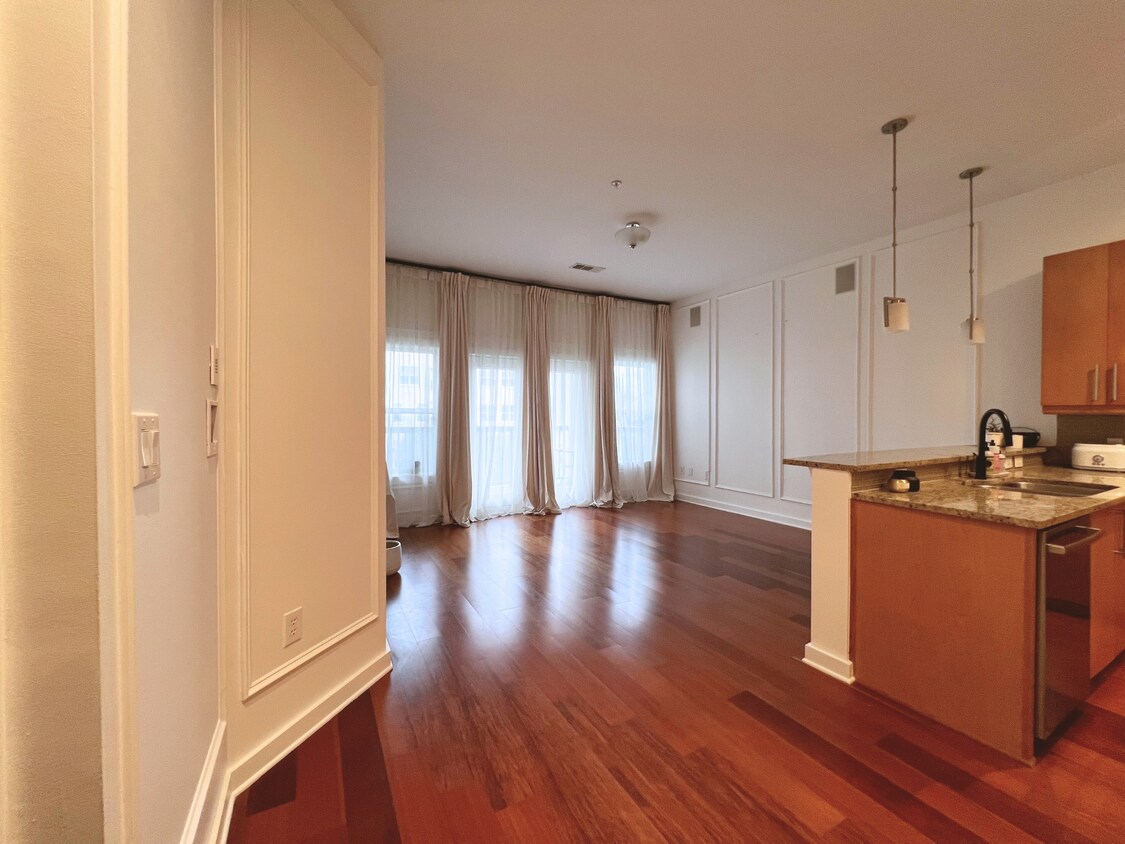 Vista desde el escritorio del área de estar y techos de 3 metros/10 pies - 870 Inman Village Pky NE