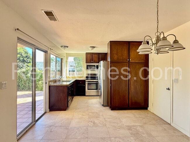 Building Photo - 1588 Rambla Puesta