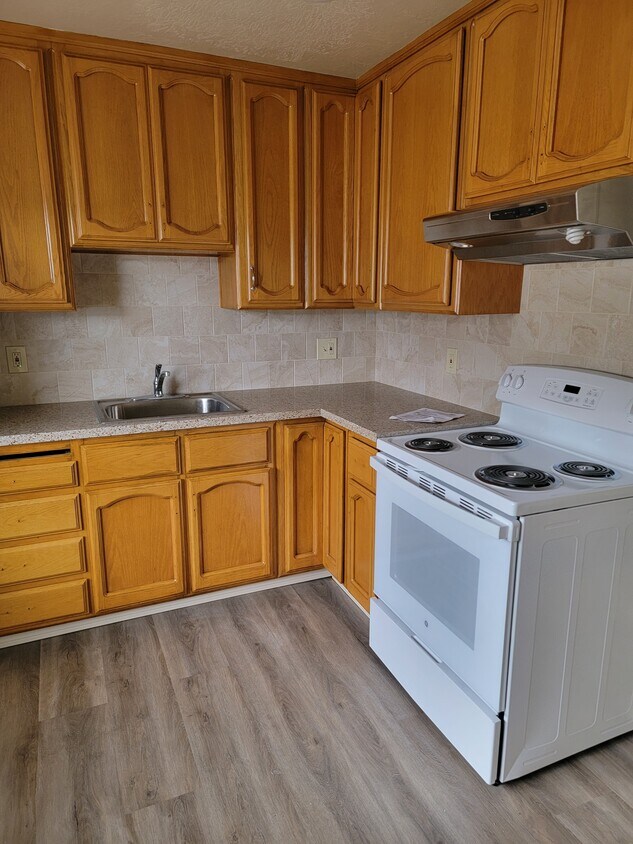 Primary Photo - 180 Burnham Ct