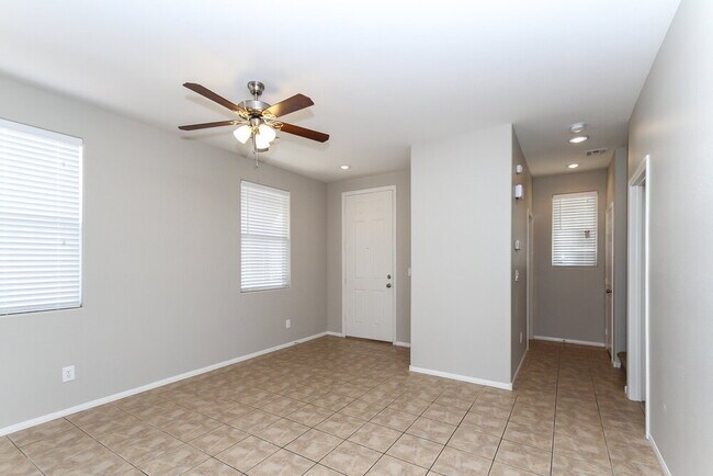Foto del edificio - 9230 Weeping Water Ave