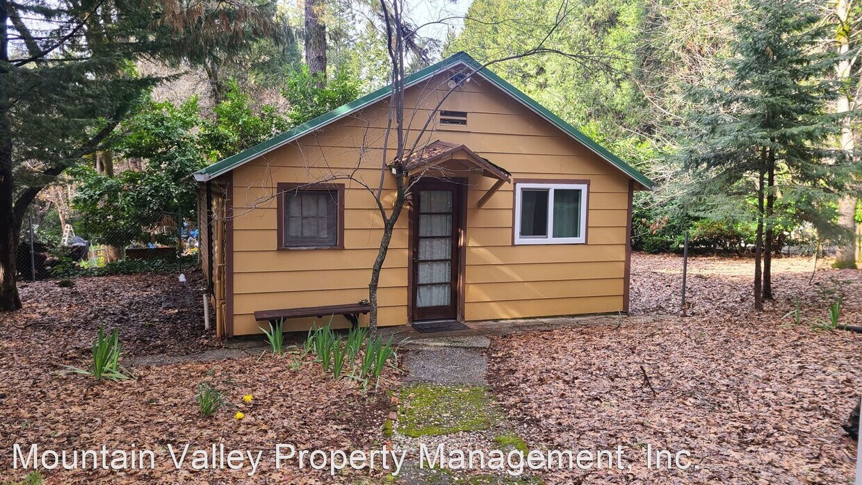 Foto principal - Studio, 1 bath House - 10984 1/2 Ridge Road