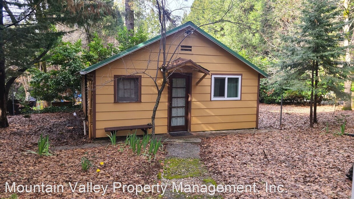 Primary Photo - Studio, 1 bath House - 10984 1/2 Ridge Road