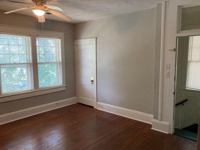 Building Photo - 1Bedroom/ 1 Bath Apartment on Fourth St.