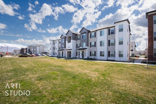 Building Photo - Exquisite Brand New Lehi Condo