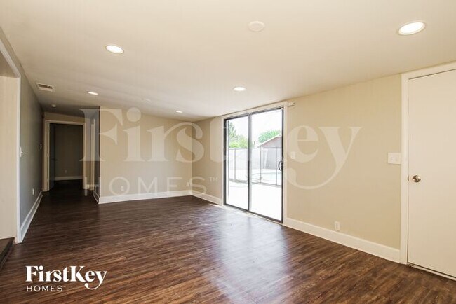 Building Photo - 2229 W Fairmount Ave