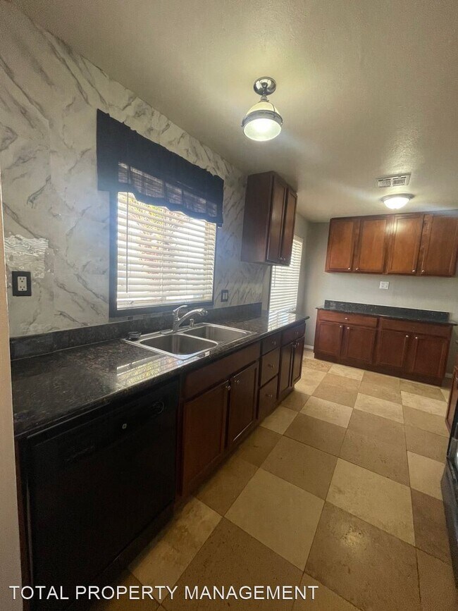 Building Photo - 3 br, 2 bath House - 2200 Dune Dr.
