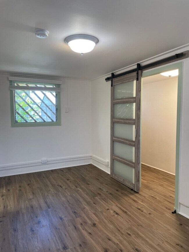 Building Photo - Renovated, Studio Cottage w/Full Kitchen