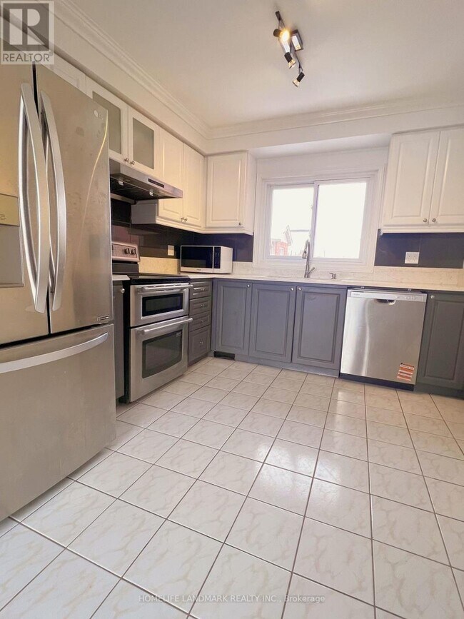 Photo du bâtiment - 1550 Reeves Gate