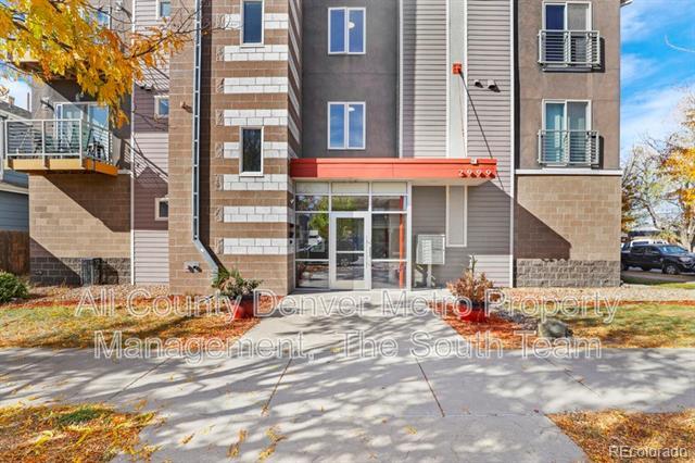 Foto principal - 2999 Lawrence St