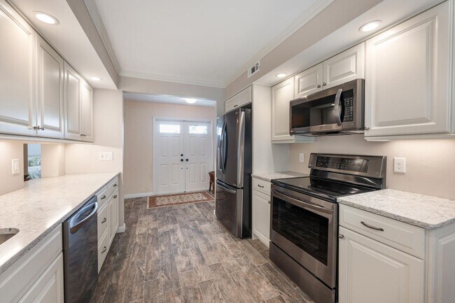 Foto del edificio - 241 Palm River Blvd