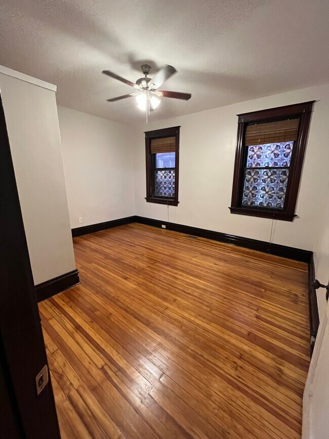 Foto del edificio - 2203 McCausland Ave