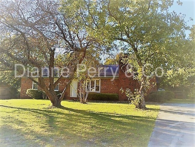 Building Photo - 5321 Lord Tennyson Rd