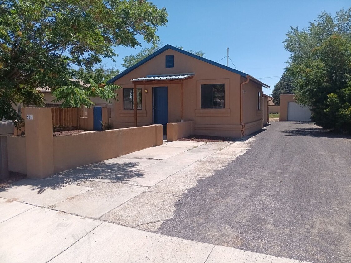 Primary Photo - 3 Bedroom 2 Bathroom Home located in North...