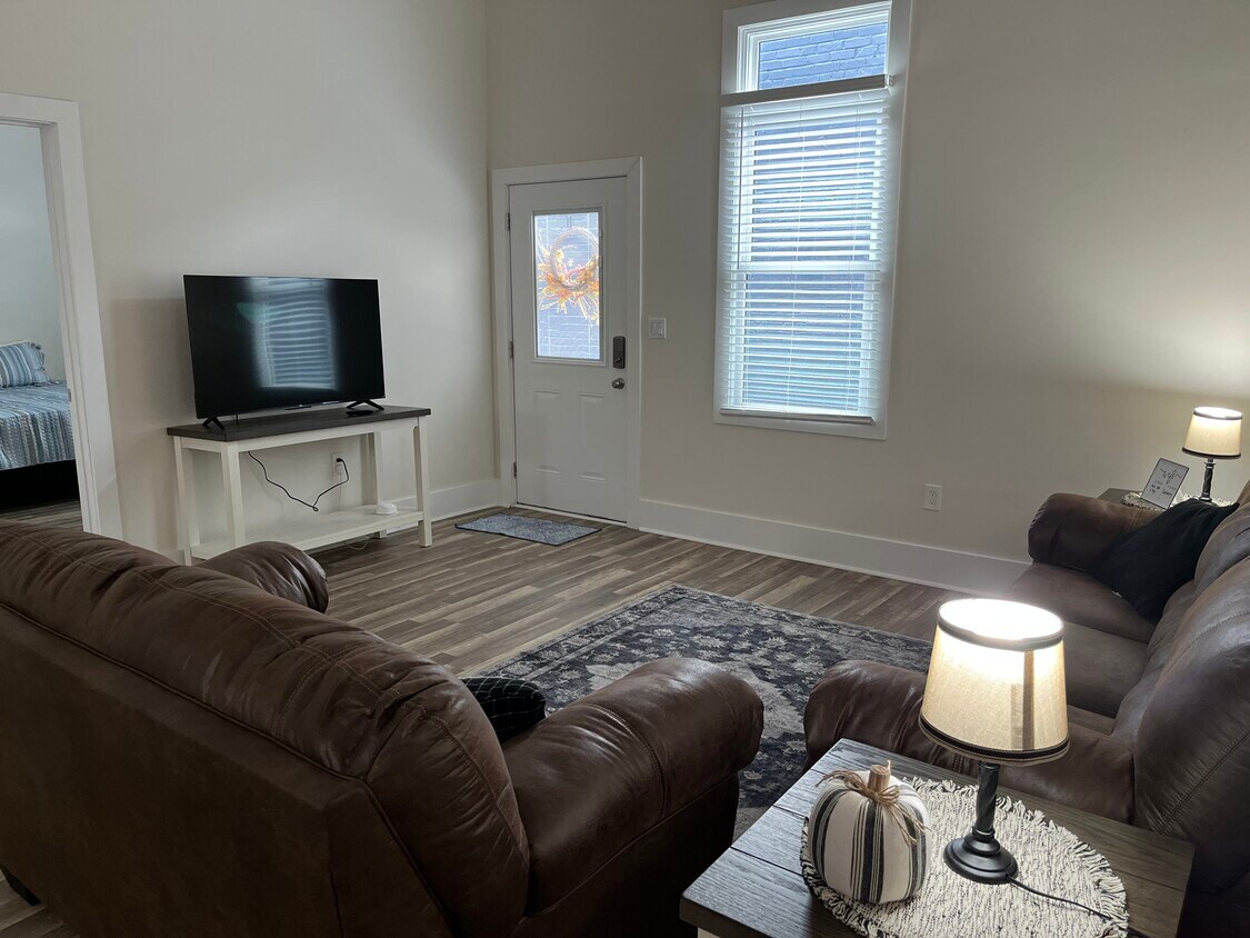 Foto principal - 627 Monroe St