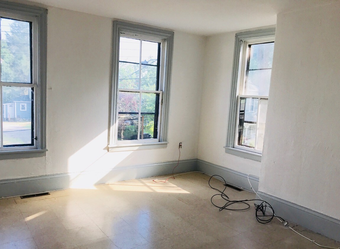 Building Photo - 32 Spaulding St
