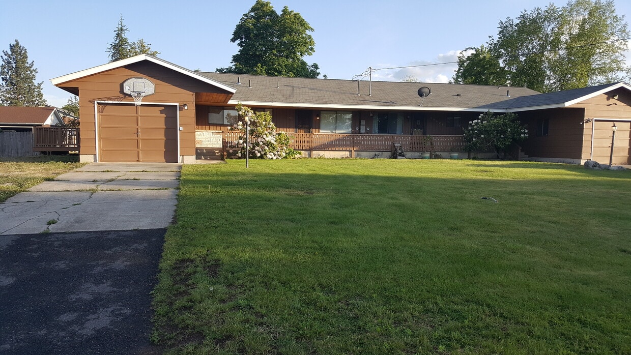 Primary Photo - 13622 E 12th Ave