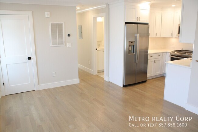 Foto del edificio - Modern 2-Bed, 2-Bath in East Boston – Stun...