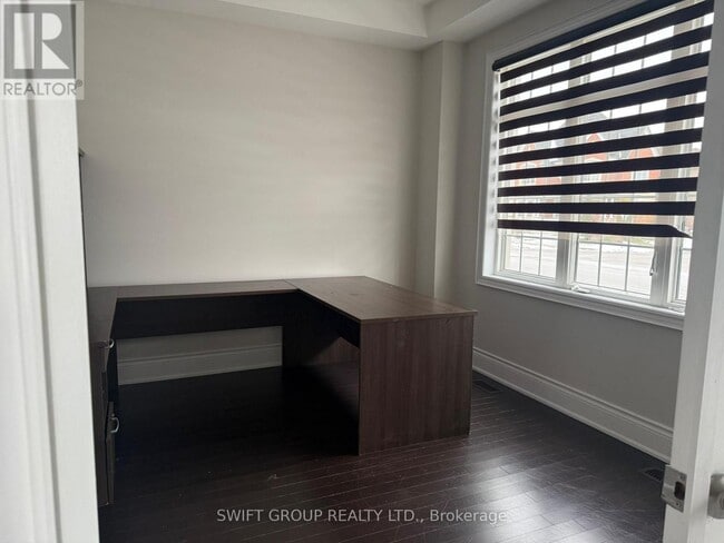 Photo du bâtiment - 43 Martin Byrne Dr