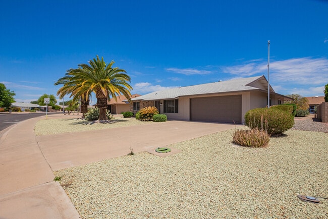 Building Photo - 17615 N Whispering Oaks Dr