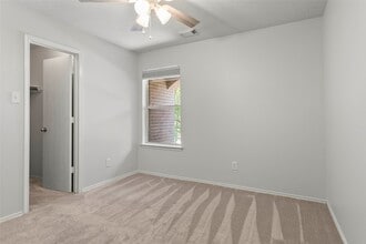 Building Photo - 6 Thicket Grove Pl
