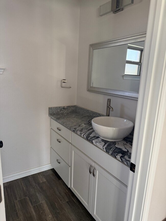 Foto del edificio - 8608 La Jolla Dr