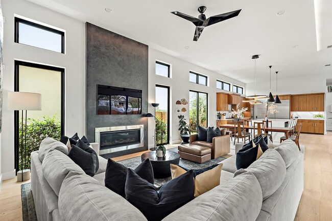 Foto del edificio - 2116 Kenwood Ave