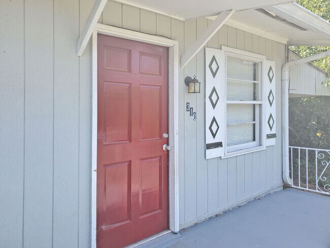 Foto del edificio - COMING SOON: Fantastic 3/1 Bungalow Near Langford Park - Housing Vouchers Accepted