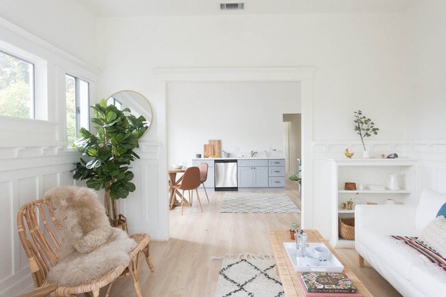 Foto del edificio - 2 br, 1 bath Apartment - 400 N Avenue 54