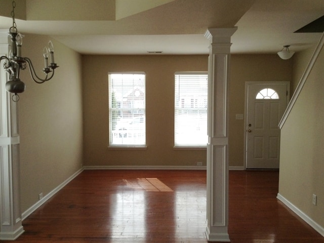 Building Photo - 2476 Ingleside Dr