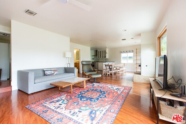 Building Photo - 453 Quail Dr