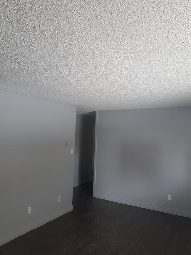Photo du bâtiment - 2 Bed 1 Bath Unit in Edmonton, AB