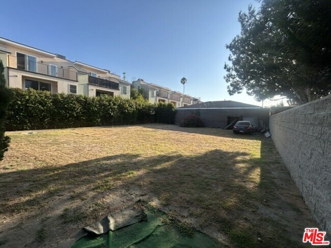 Building Photo - 11835 Grevillea Ave