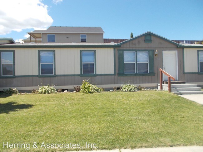 Building Photo - 2106 Honeysett Rd