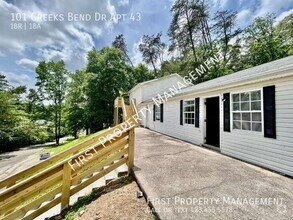 Building Photo - 101 Creeks Bend Dr