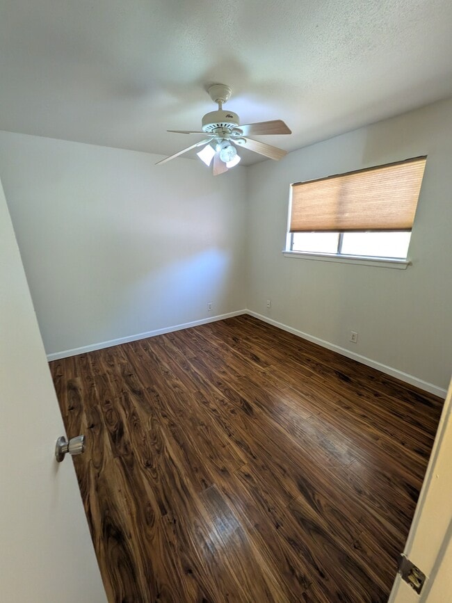 Guest Bedroom - 1512 Chestnut Dr