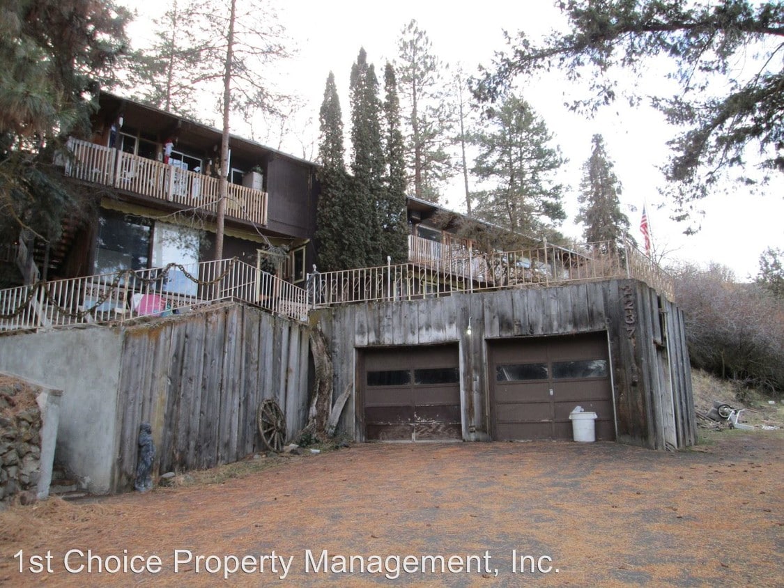 Primary Photo - 2237 Lakeshore Dr