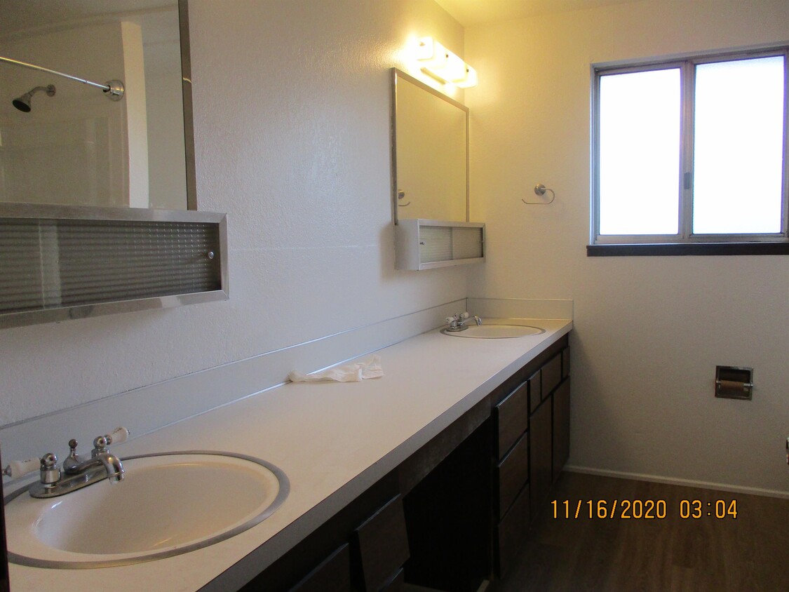 Building Photo - 2704 I St