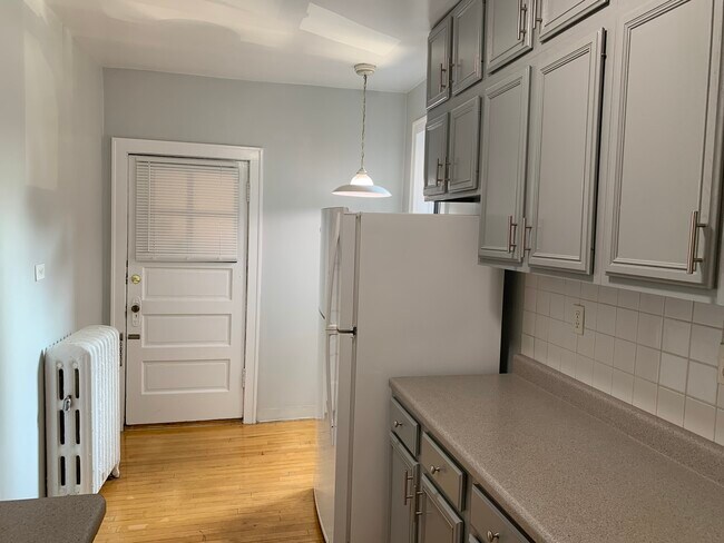 Building Photo - 348 S Harvey Ave