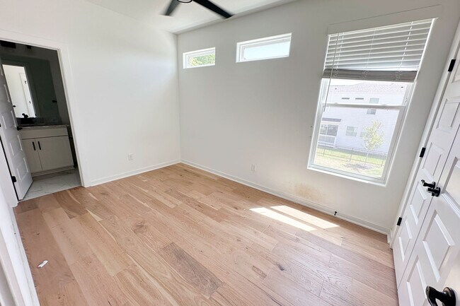 Foto del edificio - 1442 E Huntsville Rd